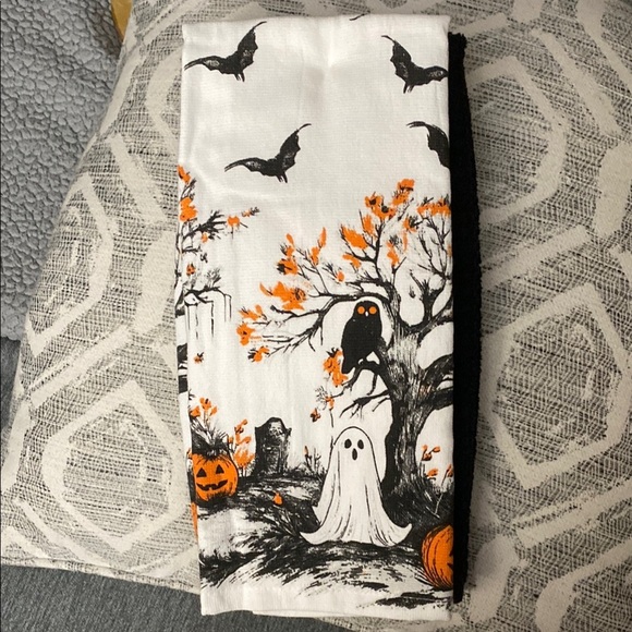 3 Halloween Themed Towel with Ghost and Pumpkin Design - Picture 1 of 1